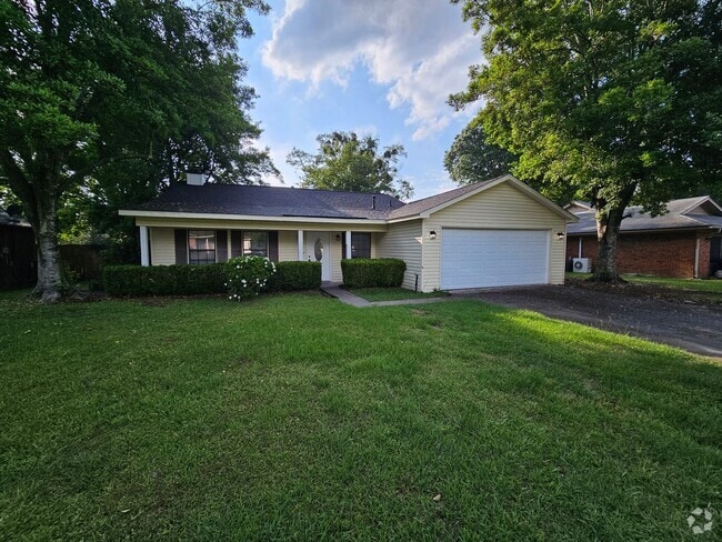 Building Photo - Charming 3 Bedroom 2 Bathroom home in Pooler!
