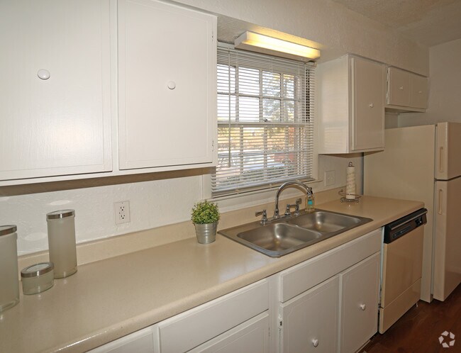 2BR-2BA 1200SF