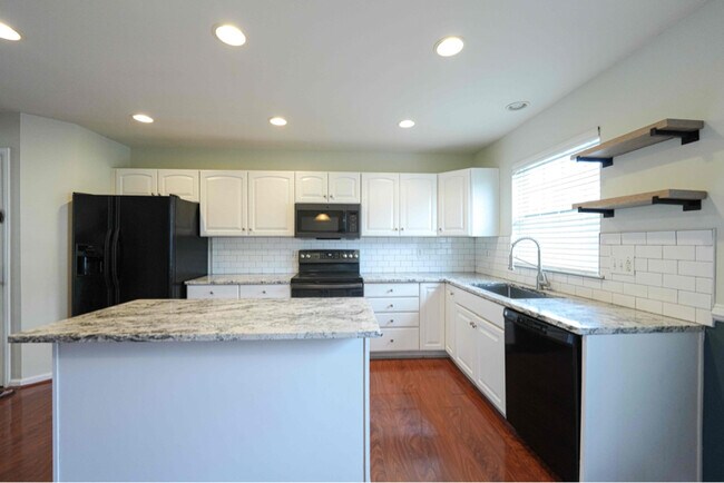 Photo - 2441 E York St