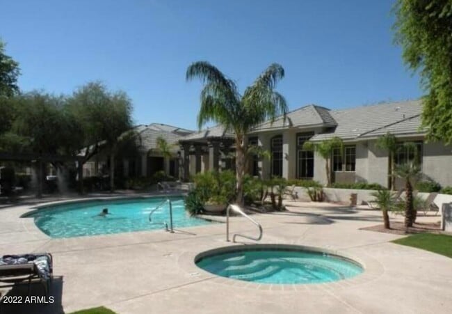 Photo - 5345 E Van Buren St Unidad 238