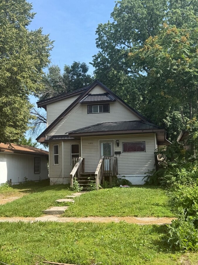 Photo - 1105 W Elliott Ave