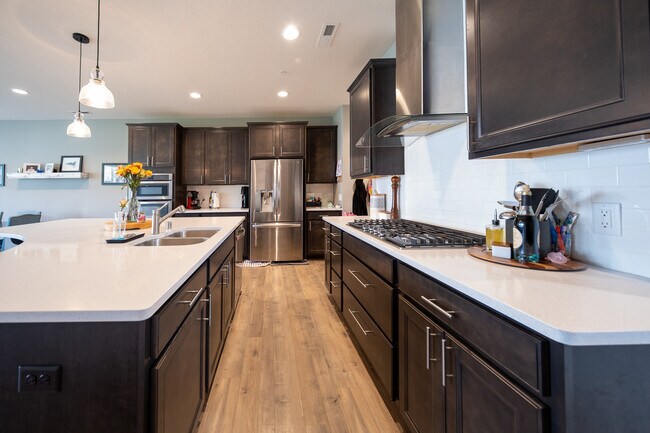 Photo - 725 Wildflower Ln