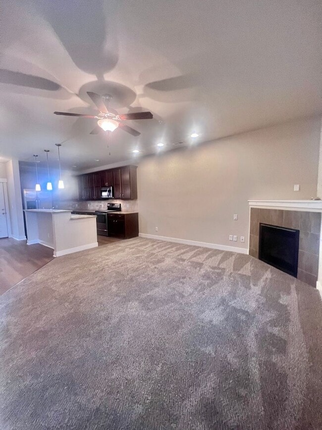 Photo - 3 bedroom/2.5 bath Condo with attached 2 car garage In Fossil Lake Subdivision in Fort Collins, CO Unidad D103