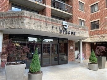 Building Photo - 15 N Beacon St Unit 809