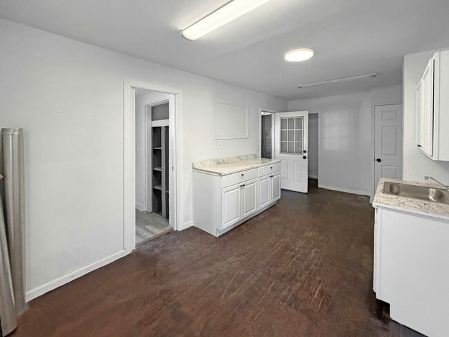 Photo - 433 E 156th St
