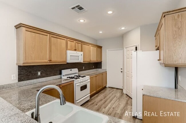 Building Photo - 9698 Waukegan Ave Rental