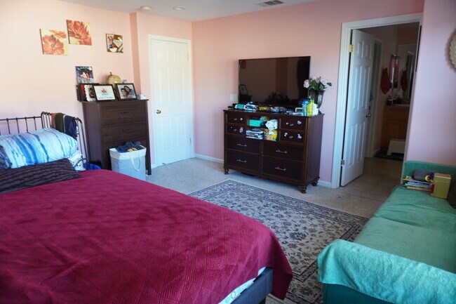 Photo - 10005 Albion Rd