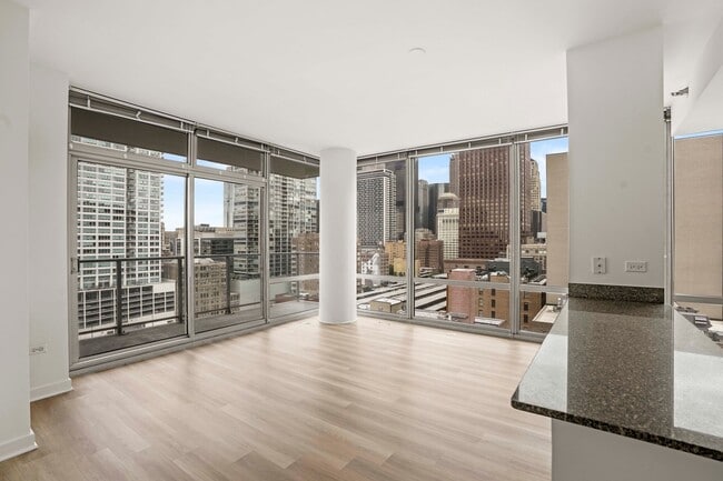 Building Photo - 740 S Clark St