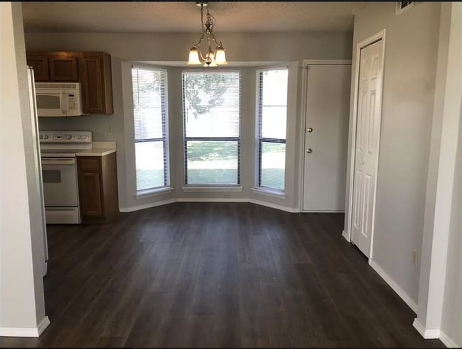 Photo - Stunning 3 bed 1 1/2 bath