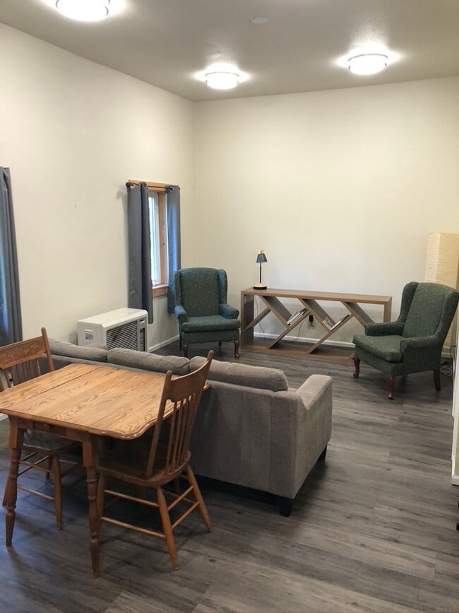 Photo - Newly remodeled - 1 bed - 1 bath off Rosie Creek