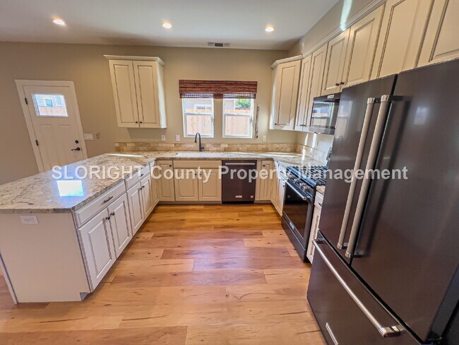 Photo - AVAILABLE NOW - Spacious Home Close to Downtown Paso Robles - 3 Bed / 2.5 Bath