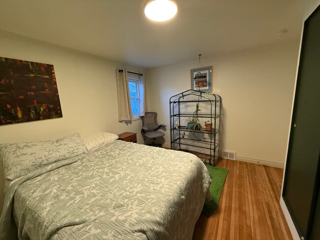 Photo - 688 Montrose Ave