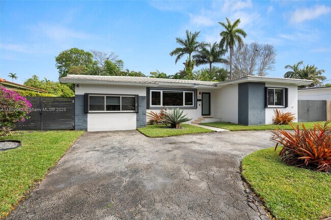 Photo - 425 NE 114th St