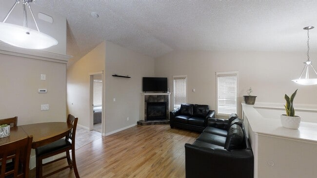 Photo - 11225-11269 69 Ave