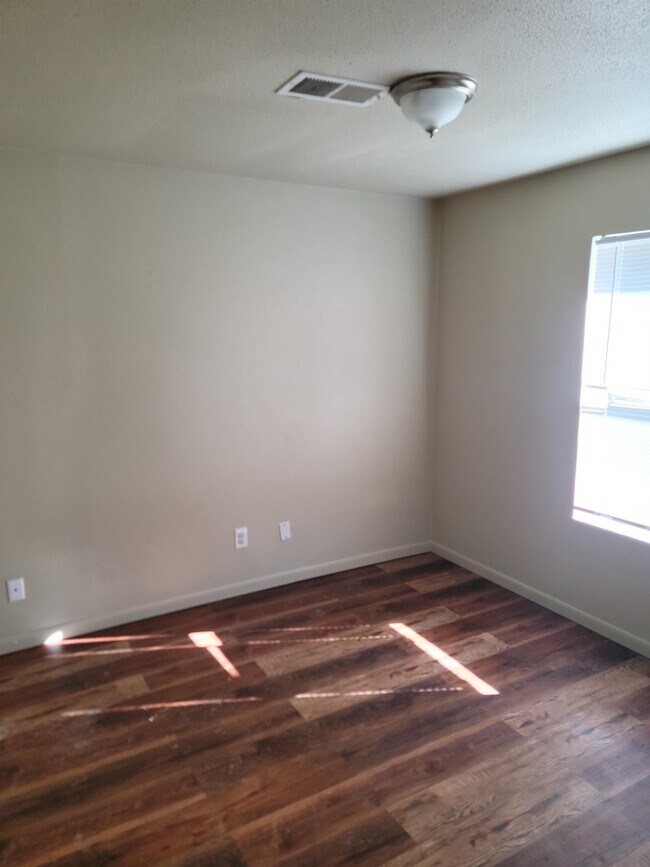 Photo - 9 Parkland Cir