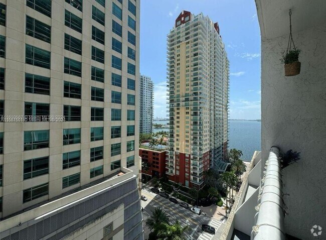 Building Photo - 1200 Brickell Bay Dr Unit 1610 Rental