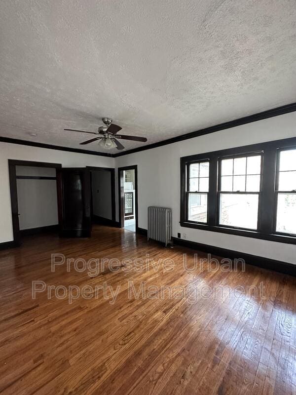 Photo - 1442 W 101st St