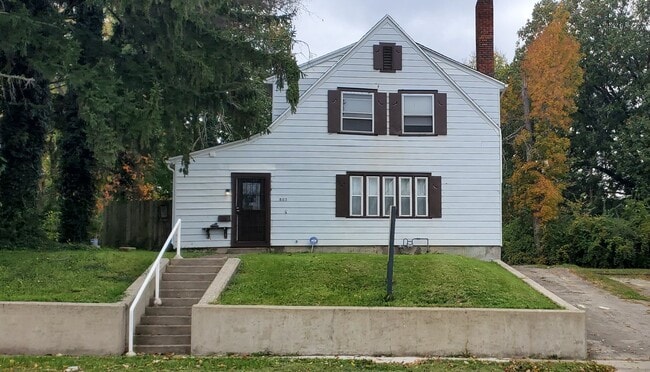 Building Photo - 803 N Gettysburg Ave