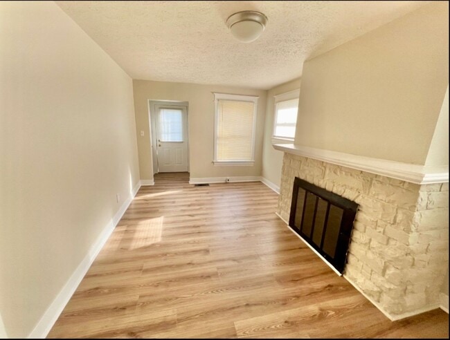 Photo - 3911 Larkwood Ave