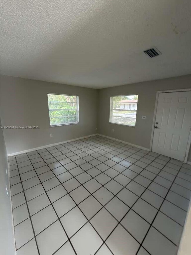 Photo - 12010 NE 12th Ct Unit 1