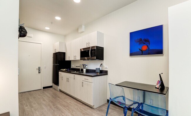 4252 Crenshaw
