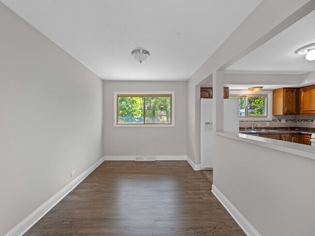 Photo - 415 Tennyson Rd