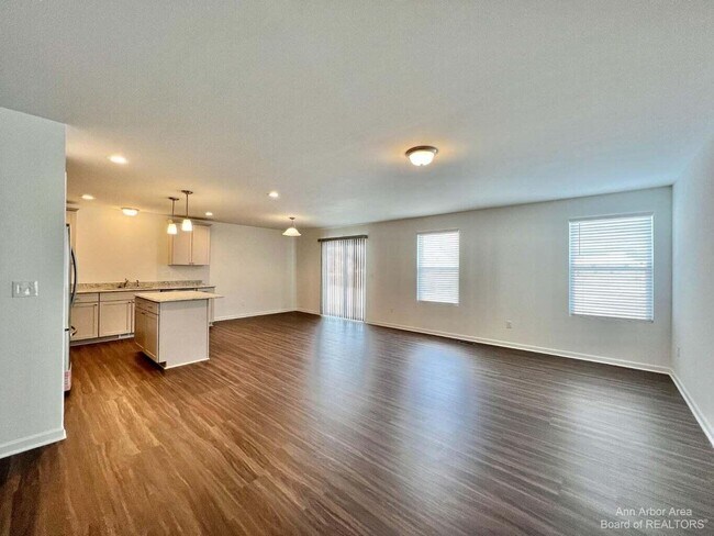 Photo - 10284 Swan Lake Cir