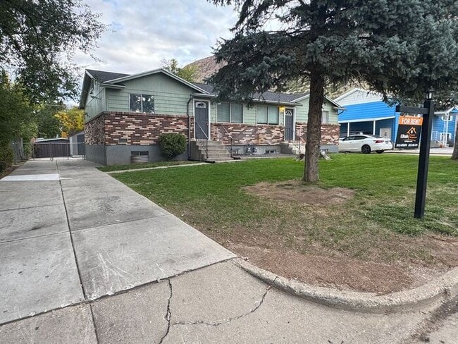 Photo - 4 Bedroom 2 Bath Duplex- Dog Friendly