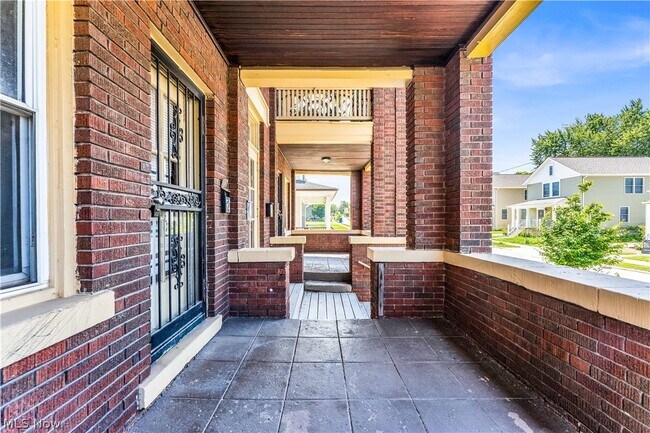 Photo - 1321 W 85th St Unidad 2