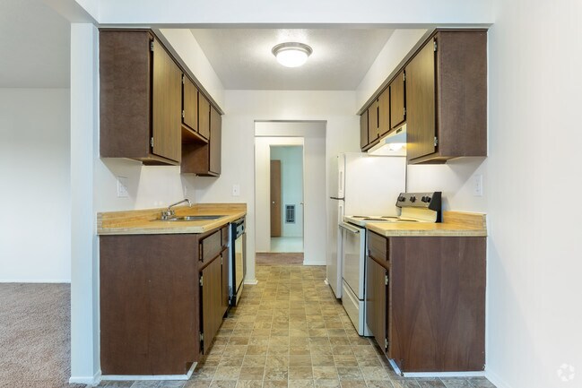 1 BR, 1 BA - 728 SF - West Garden Apartments