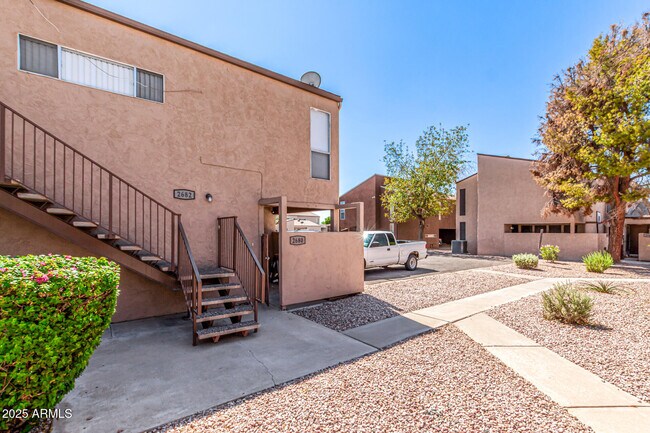 Building Photo - 2680 E Oakleaf Dr Rental