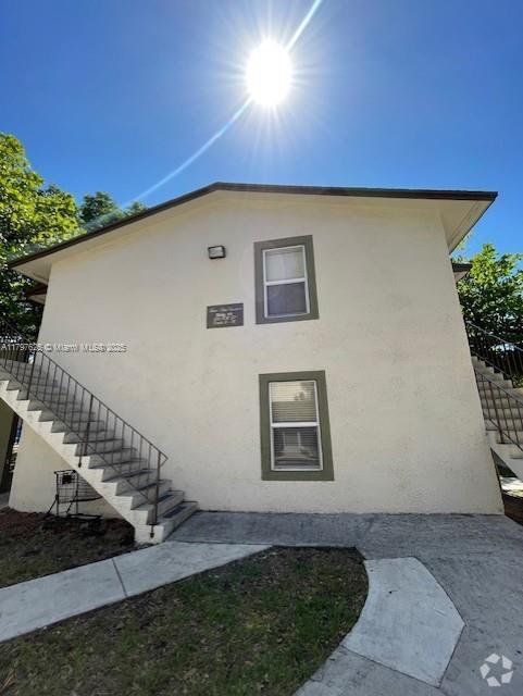 Building Photo - 1680 NW 4th Ave Unit 8B Rental