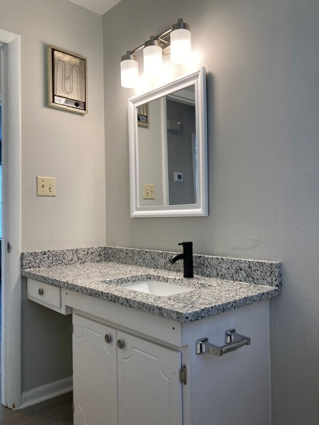 Photo - 3 Bedroom Brick Ranch in East Charlotte Fo...