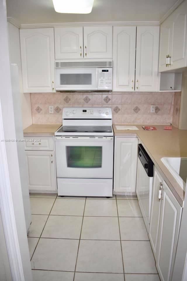Photo - 3527 NE 168th St Unidad 408