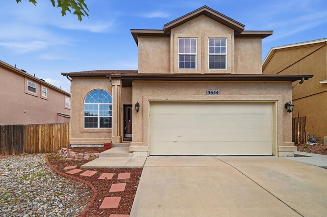 Building Photo - $2,395.95, 4 bed, 3.5 bath located in Colorado Springs with Central AC.