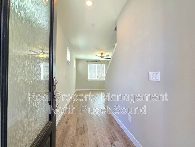 Photo - 8303 Gilman Wy