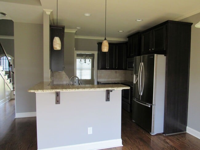 Photo - 285 Solamere Ln