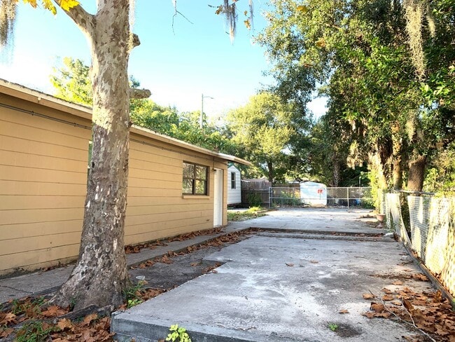 1804 E Sitka St