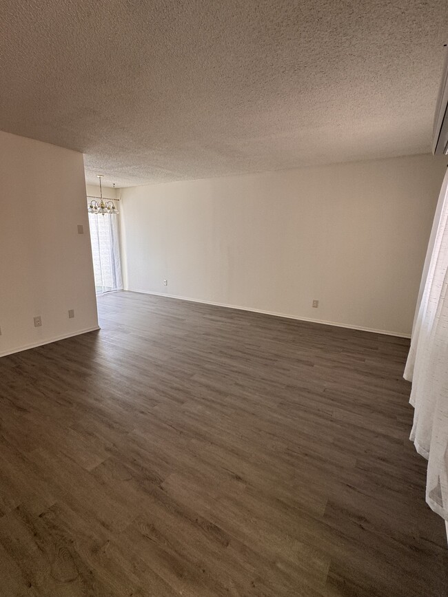 5075 Atlantic Ave Unidad 202