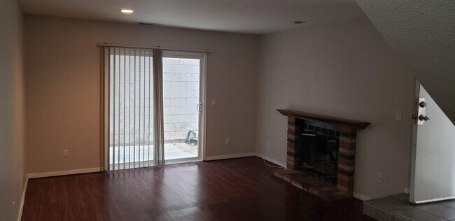 Photo - 3 Bed 2 Bath Townhouse in Lakeside