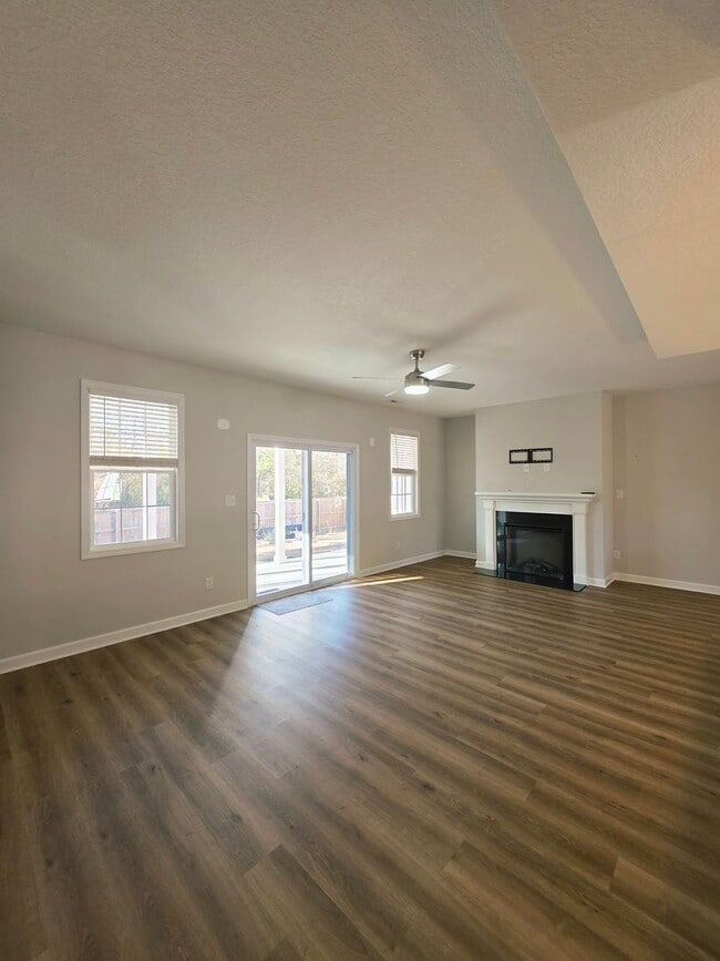 Photo - 4 Bedroom #3 Bath Towne Pointe