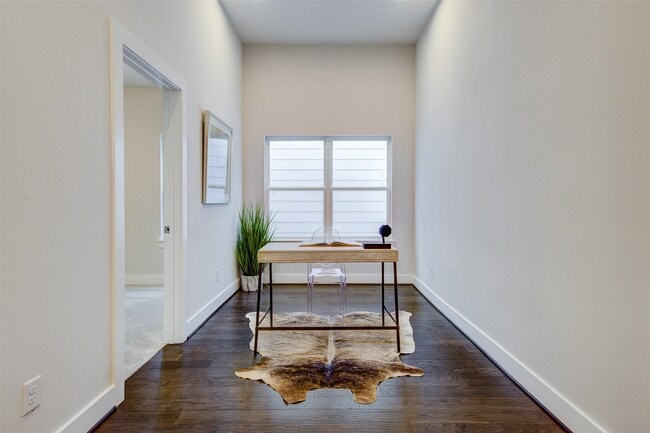 Photo - 853 Mansfield St