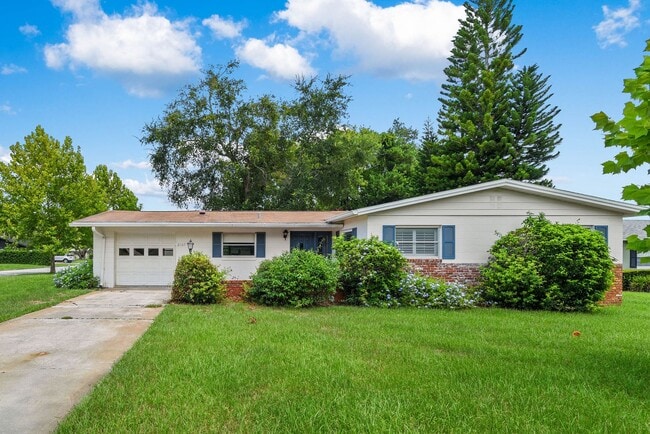 Building Photo - 2107 Brookview Dr