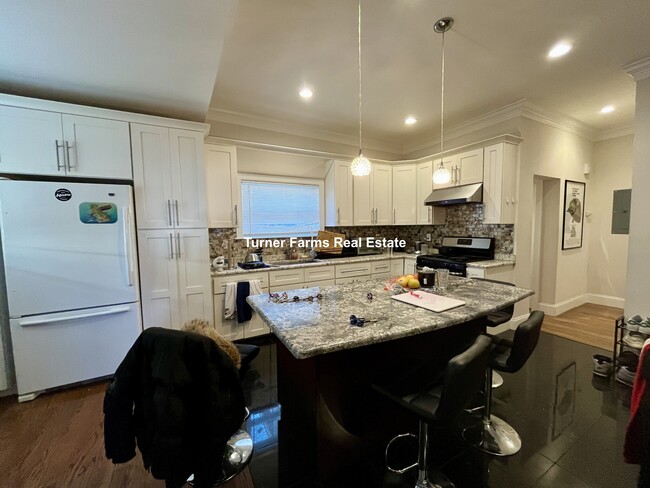 Photo - 32 Sumner St Apartments Unit 1