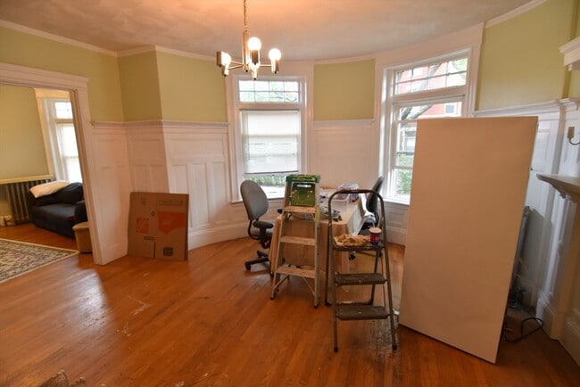 Building Photo - 1887 Beacon St Unit 1