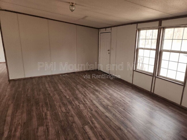 Photo - 17 Misty Mountain Way