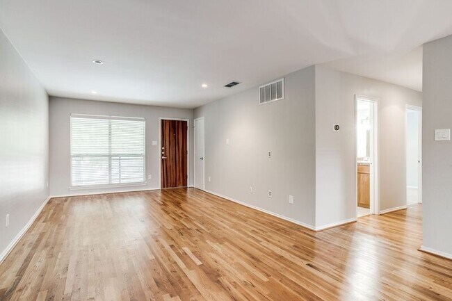 Building Photo - 4616 W Lovers Ln Unit #210