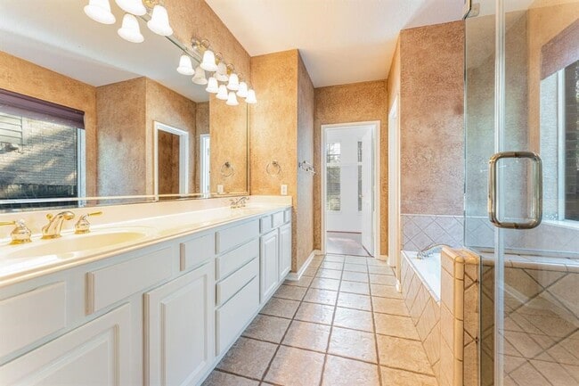 Photo - 182 N Wimberly Way