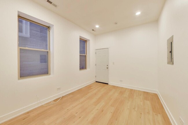 Photo - 1908 W 48th St Unidad 1R