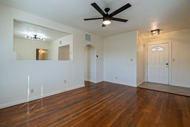 Photo - 49 E Adams St